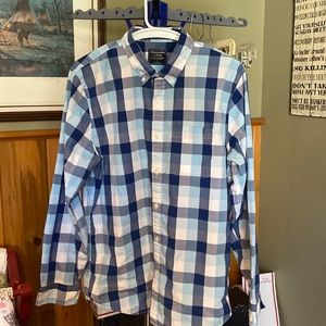 Like new, without tags, Abercrombie mens shirt